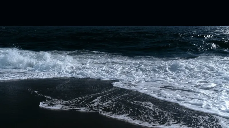 暗い海面と白波, ominous-dark-sea-foam-crashing