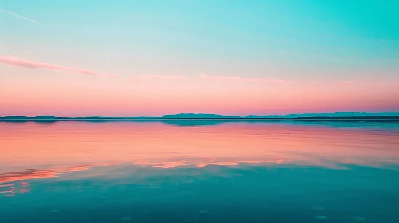かすんだ地平線と鏡のような湖面, perfectly-still-mirror-lake-surface-hazy-horizon