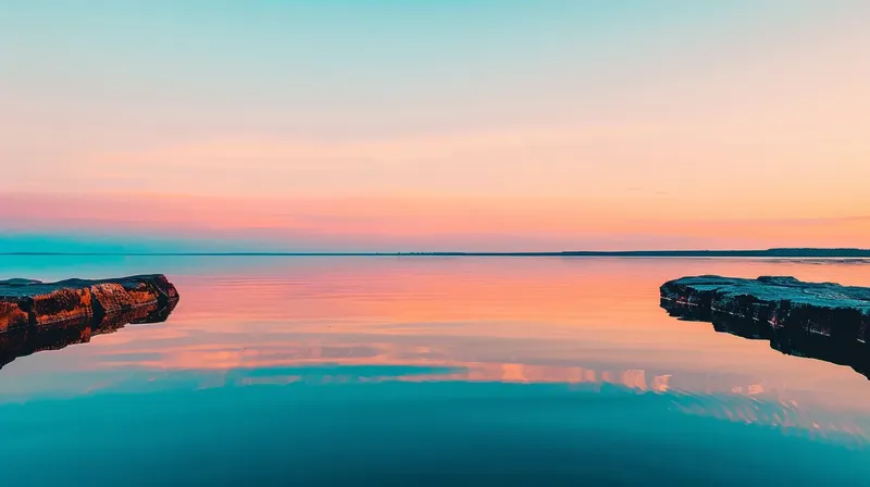 ピーチとブルーのグラデーションが美しい薄暮の静かな湖畔, tranquil-lake-dusk-peach-blue-gradient-sky