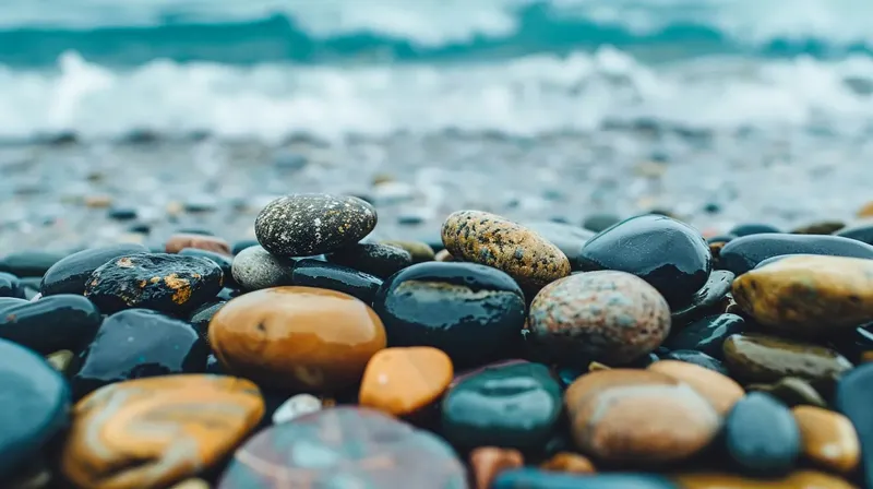 波にしっとりと濡れた海岸石, wet-stone-beach
